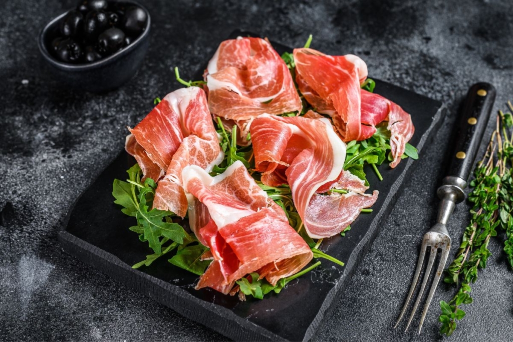 Salatka z rukola i prosciutto
