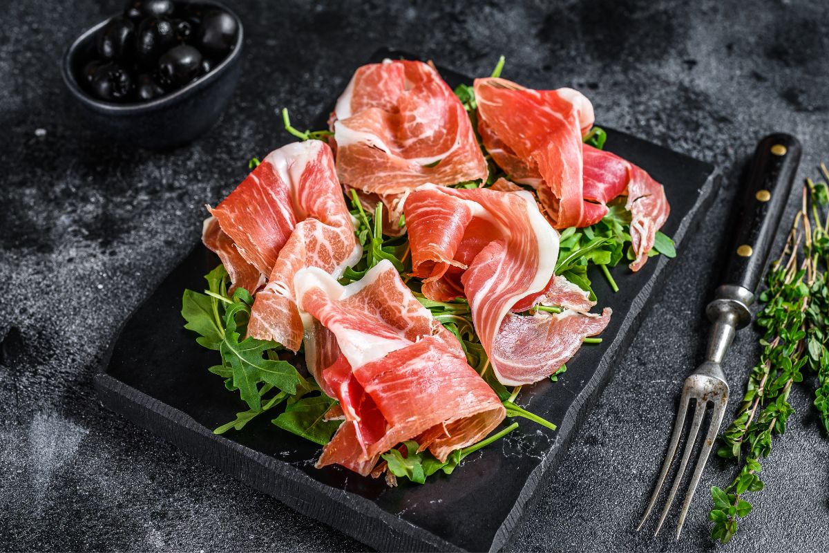 Salatka z rukola i prosciutto